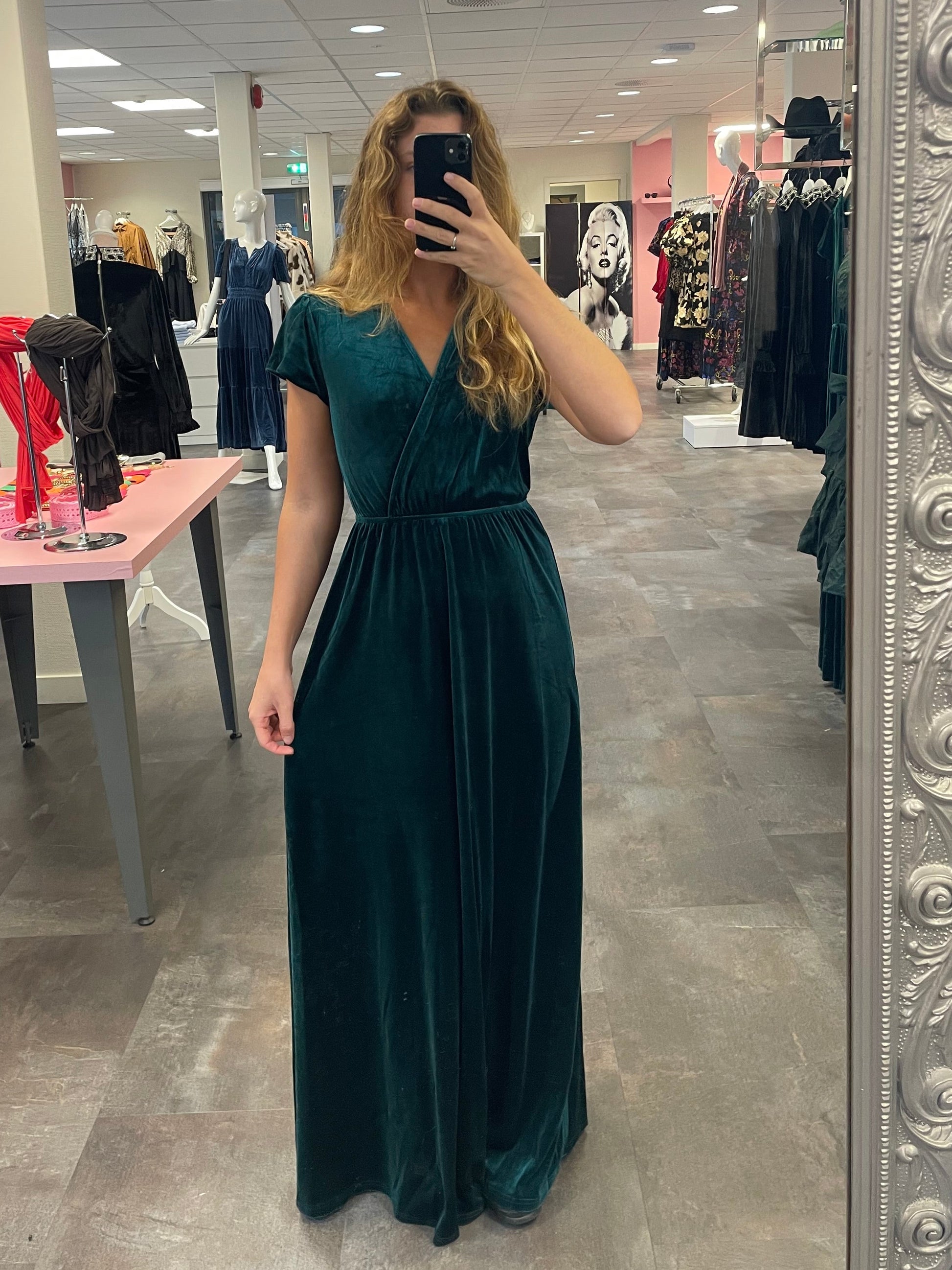 Grønn velur maxi kjole