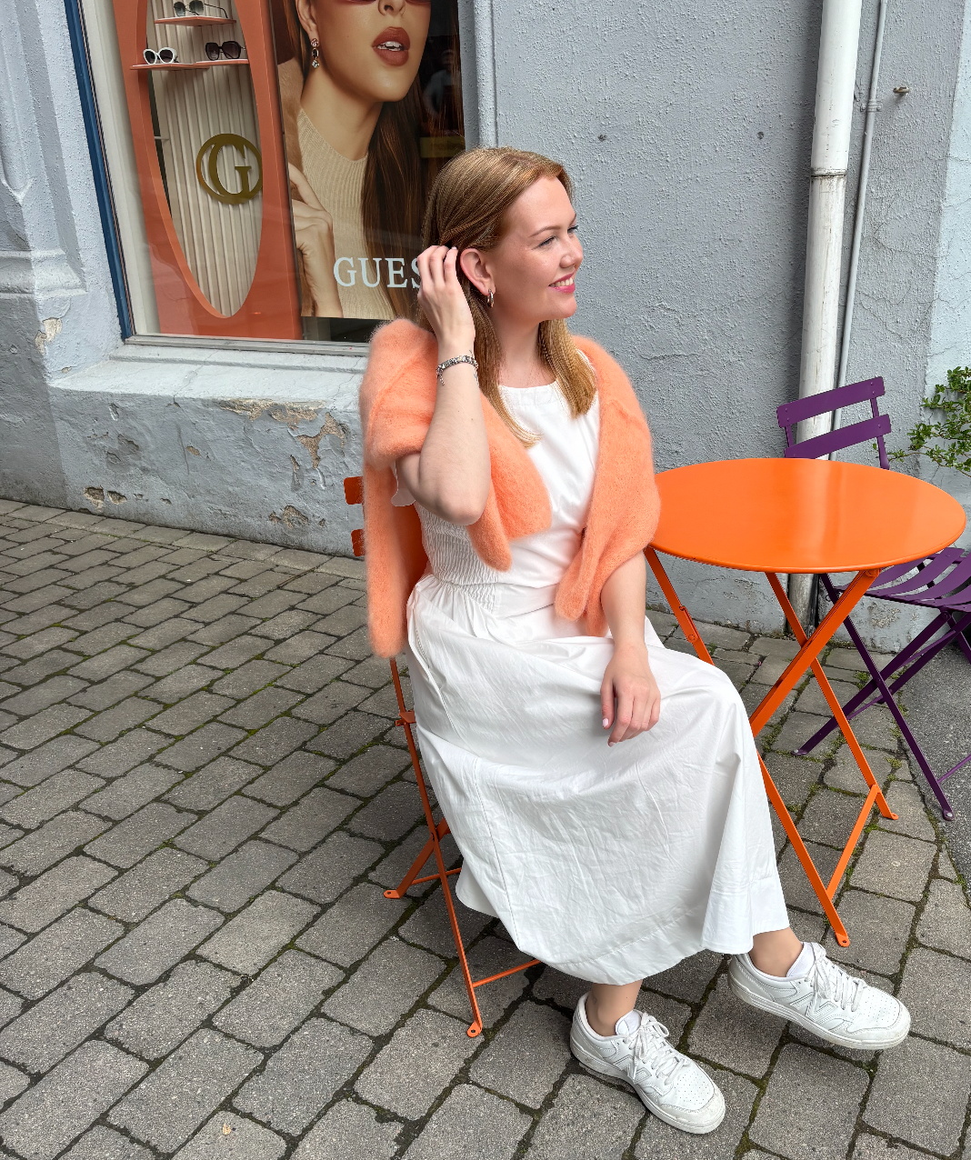 Klassisk hvit bomull kjole