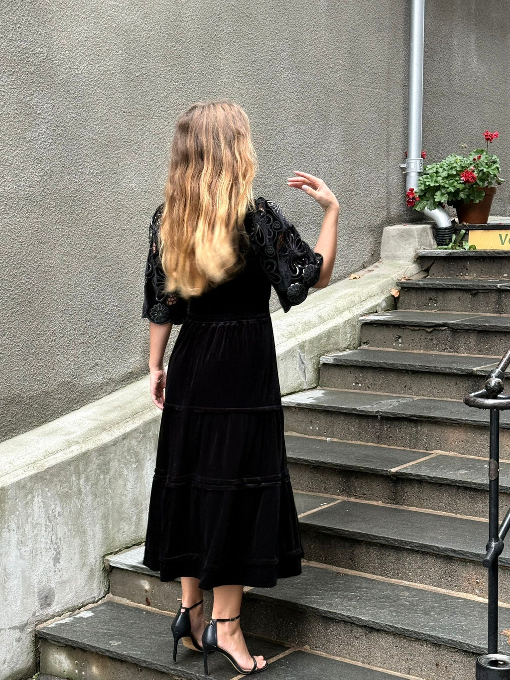 Sort velour med paljett kjole