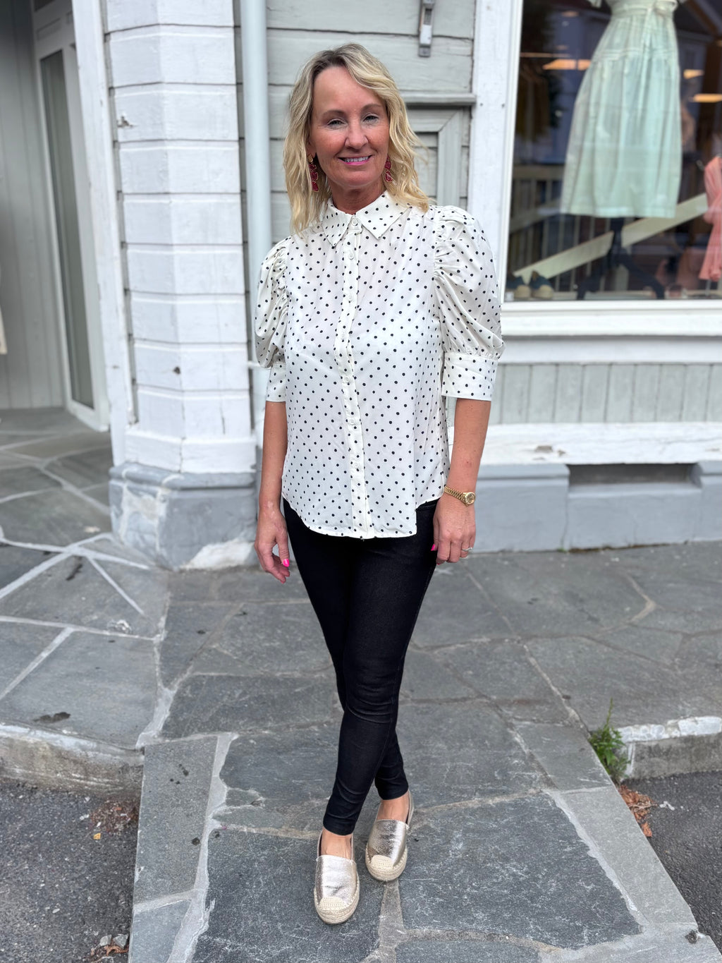 Tøff polka dots bluse