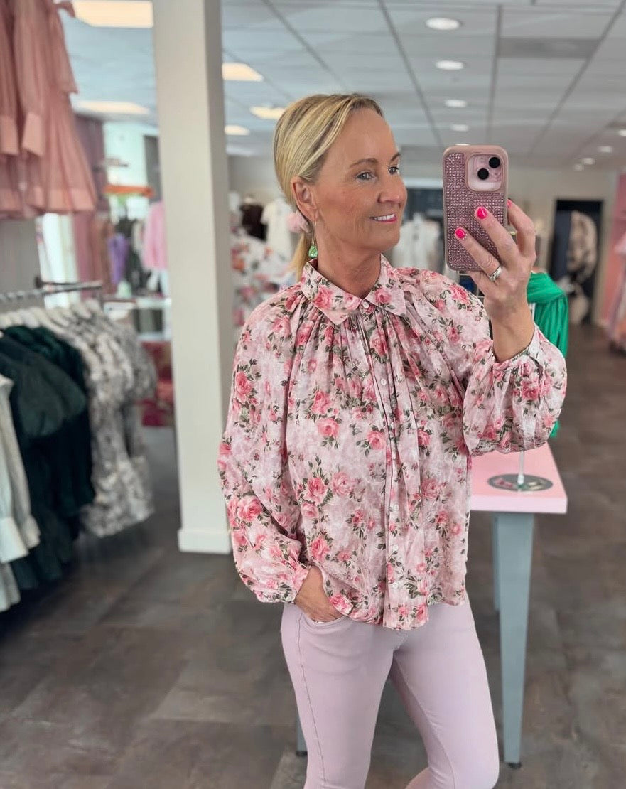 Rosa blomster bluse
