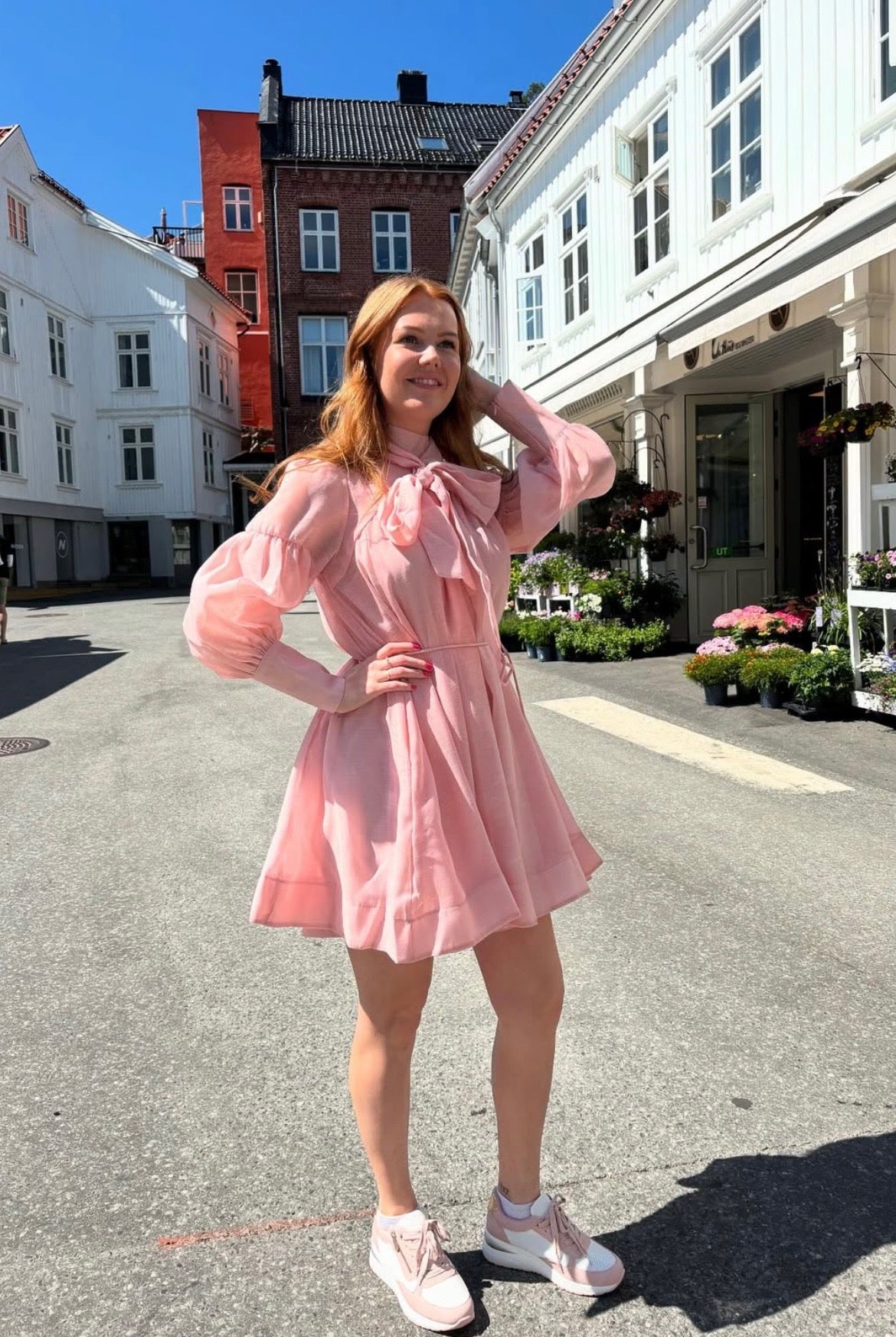 Mini kjole med sløyfe