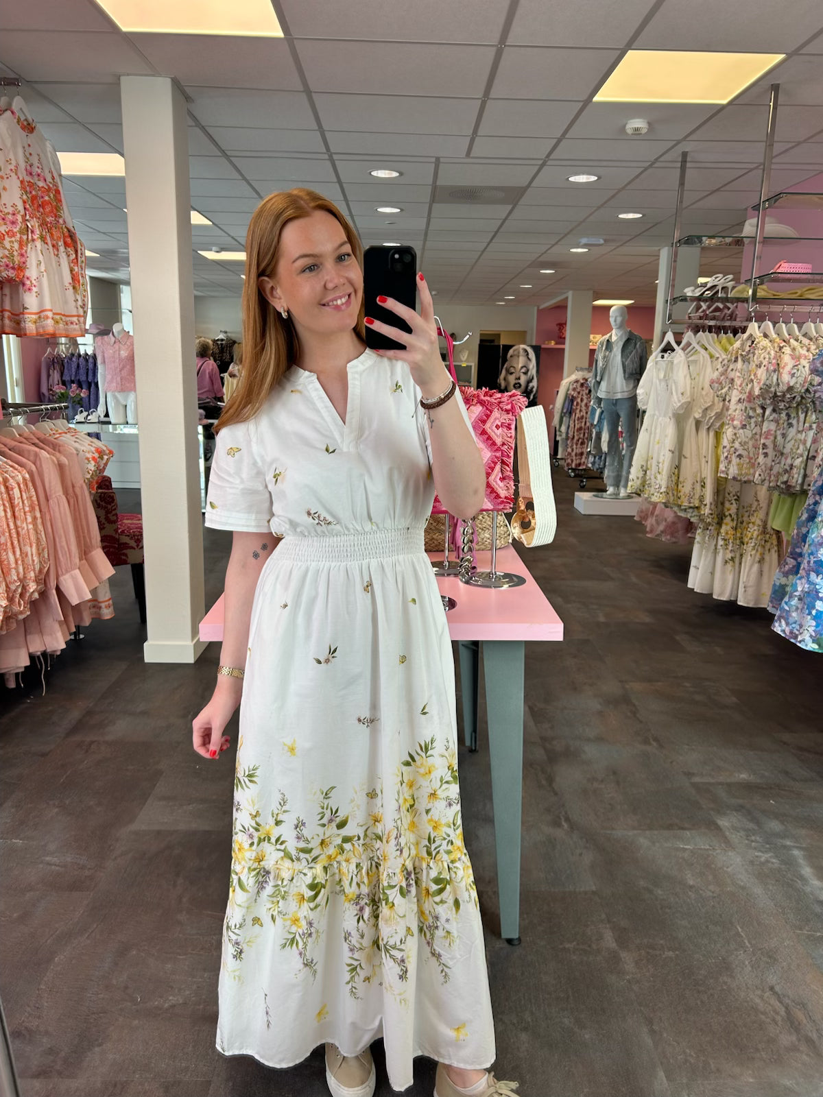 Lang kjole med gule blomster