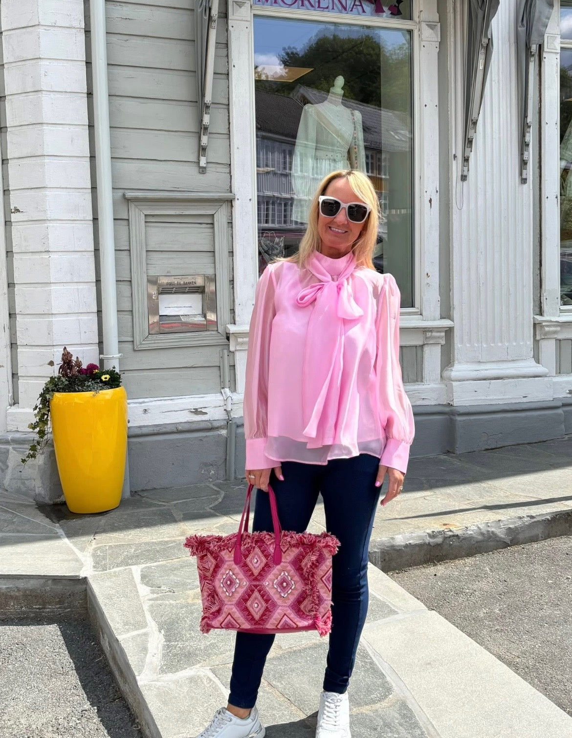 Bluse med sløyfe