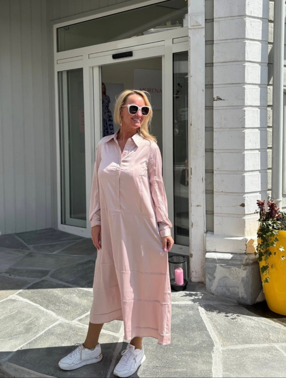 Satin rosa skjorte kjole
